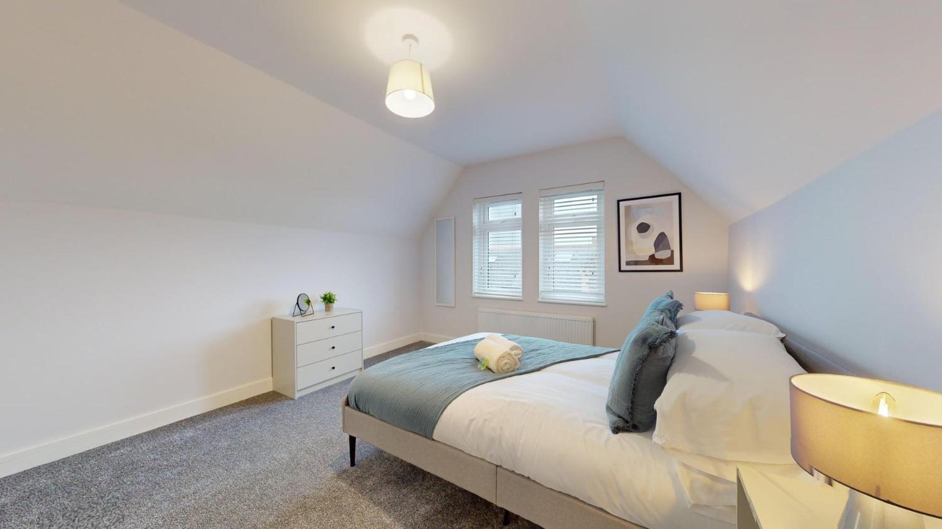 Apartment Impressive Two Bedroom | Wifi